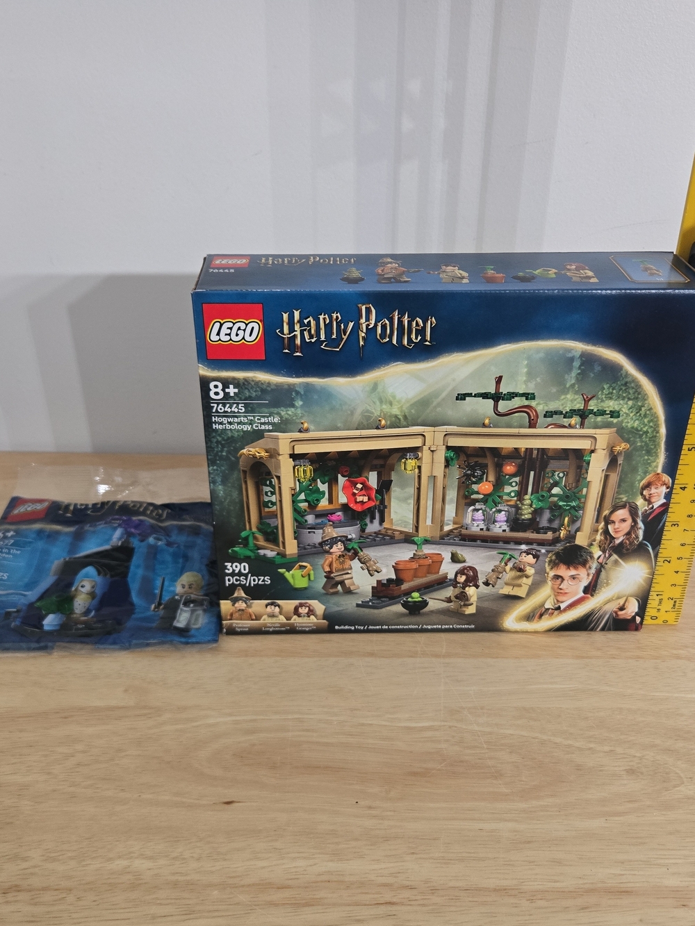 LEGO Harry Potter: Hogwarts Castle: Herbology Class (76445) & Draco Forest 30677